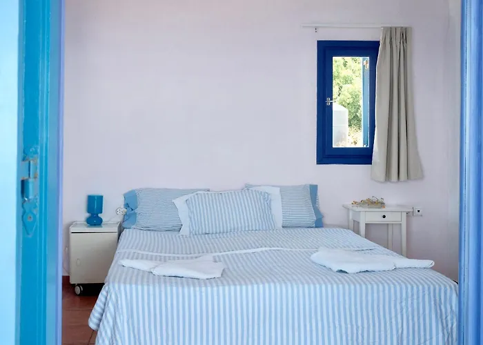 Alia\'S Sea View Villa & Studios