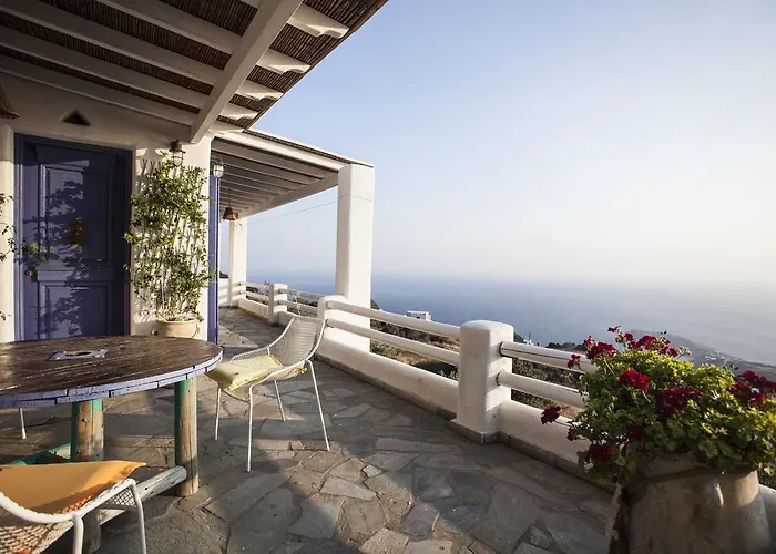 Alia\'S Sea View Villa & Studios