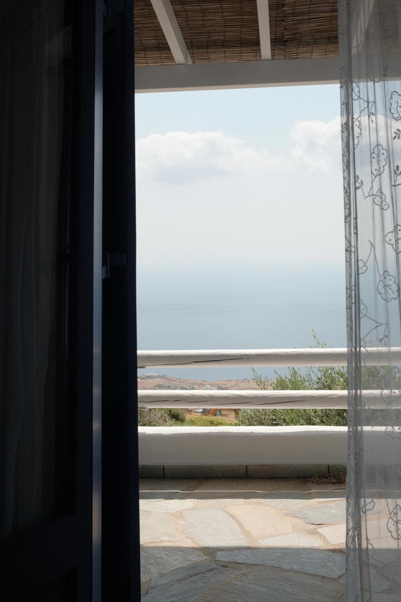 Alia's Sea View &