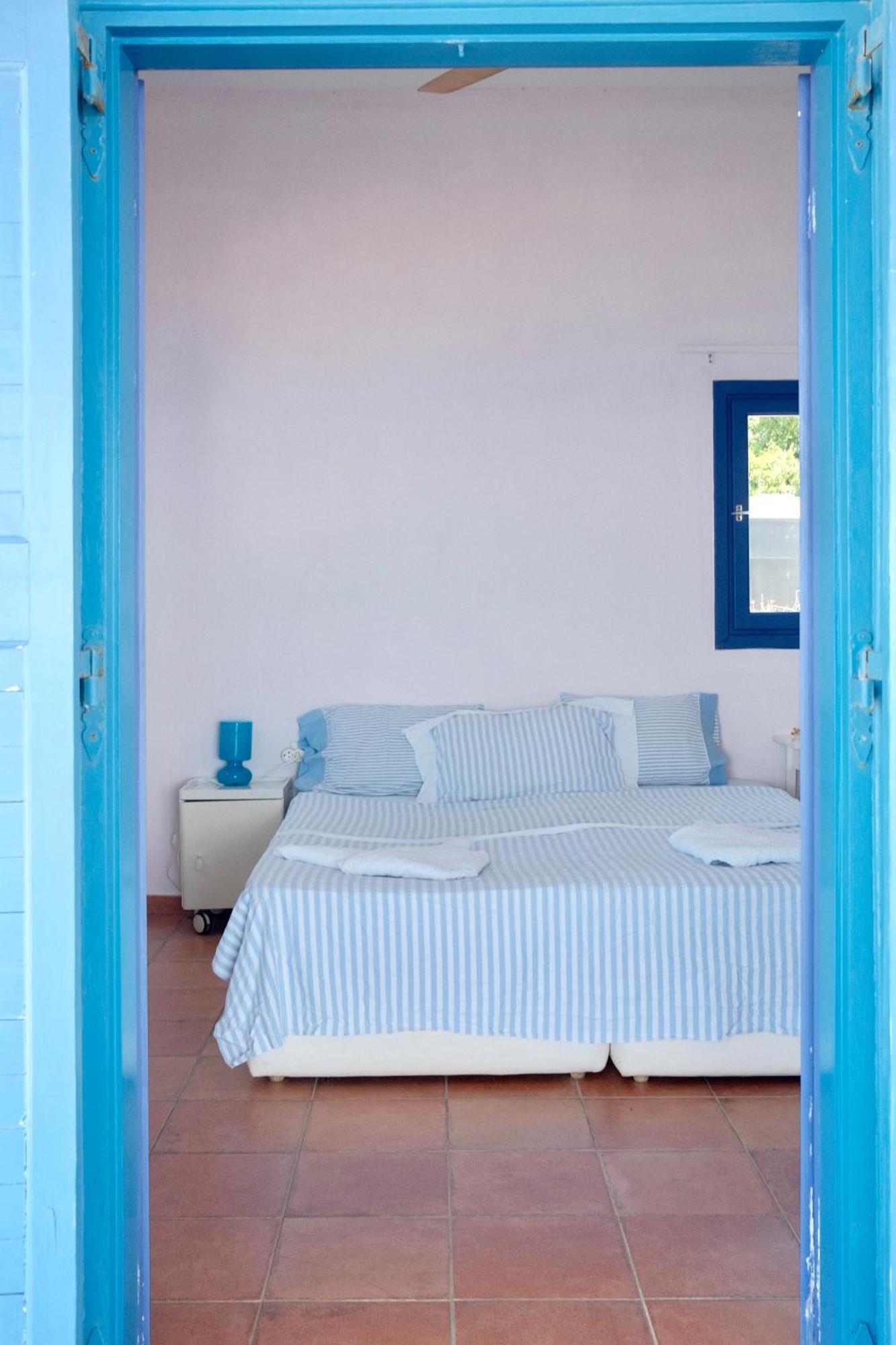 Alia's Sea View & Country house Aprovaton