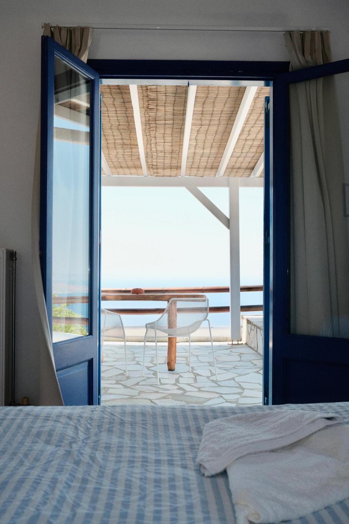 Alia's Sea View & Aprovaton