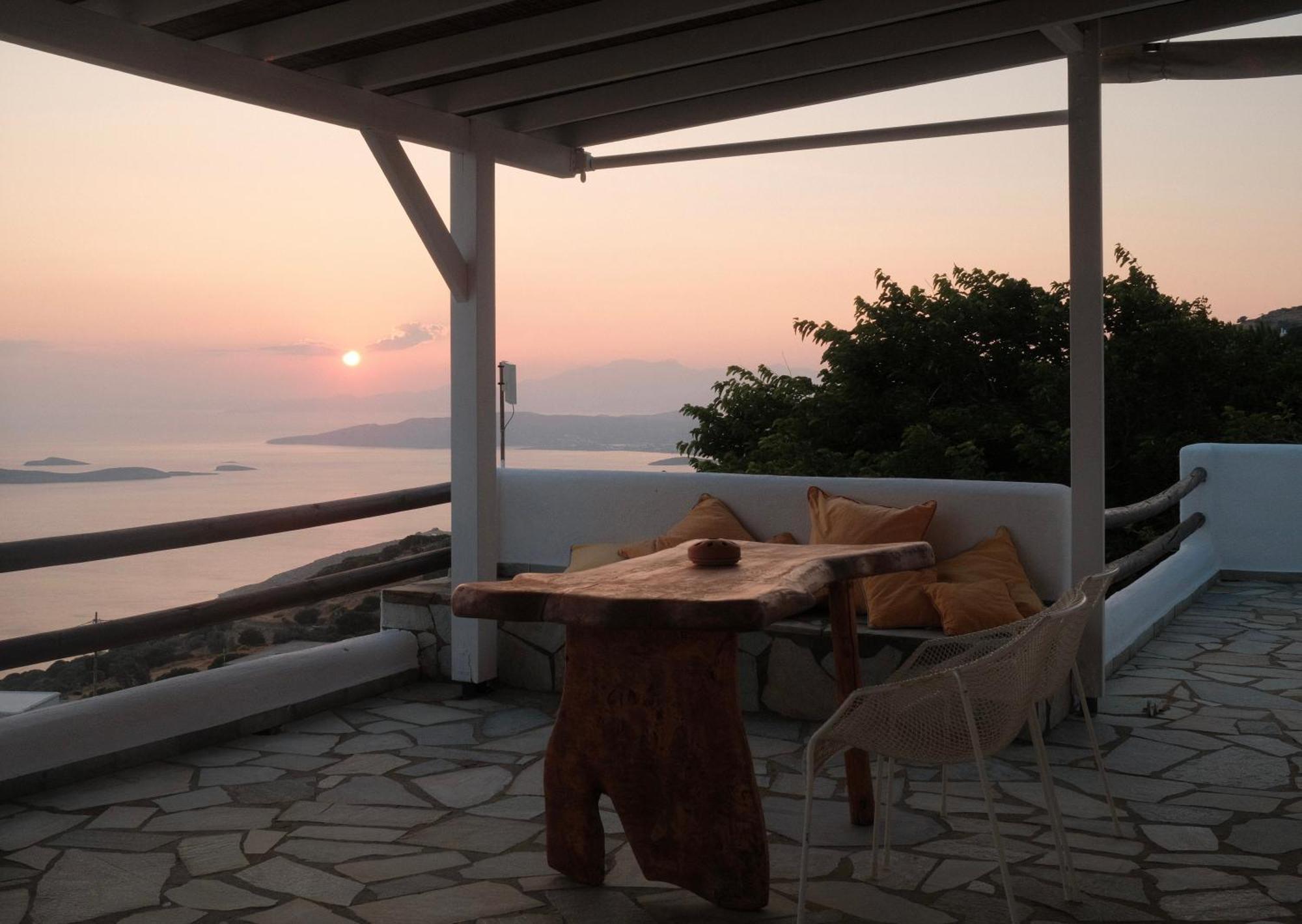 Alia's Sea View &