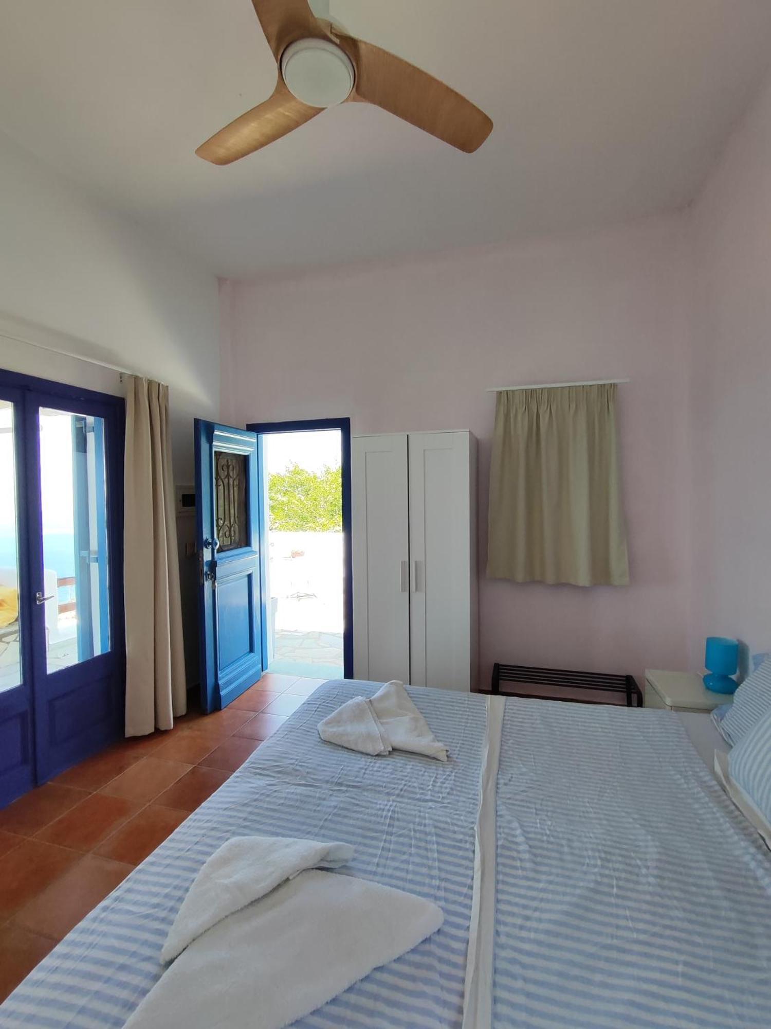 Country house Alia's Sea View & Aprovaton