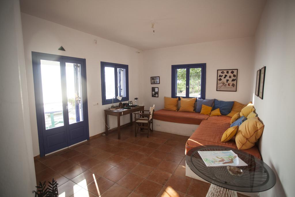 Alia's Sea View & Country house Aprovaton