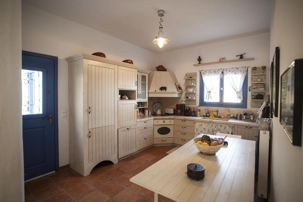 Country house Alia's Sea View & Aprovaton