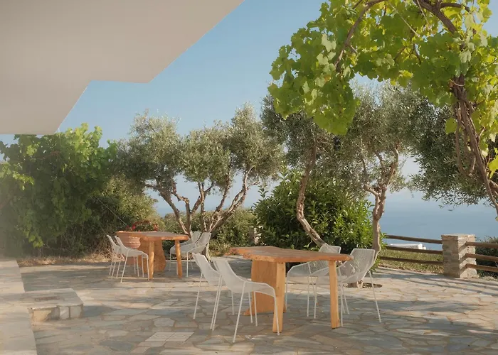Alia\'S Sea View Villa & Studios
